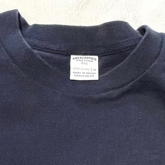 Ladies Abercrombie & Fitch Graphic Long Sleeve Tee - Picture 9 of 13